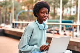 Como os Cursos Online estão a mudar a vida de Jovens Empreendedores  Angolanos